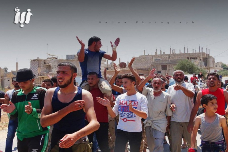مظاهرات في درعا والقنيطرة تطالب الفصائل بالتحرك نصرة لداريا وحلب